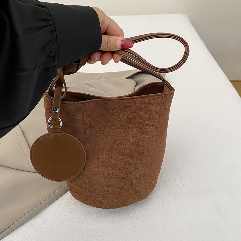 

Fashion new bucket bag women s niche Korean version versatile shoulder bag retro commuter suede handbag