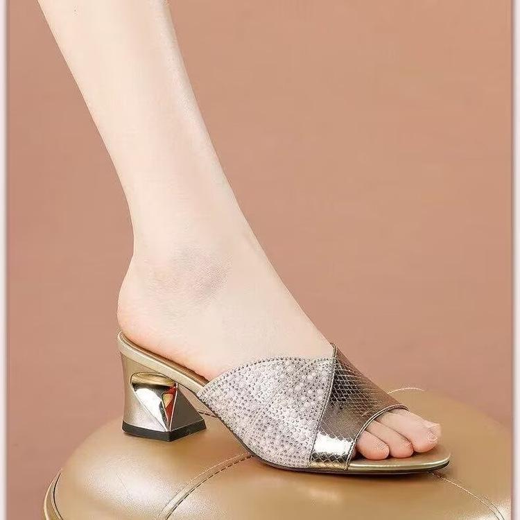 New Style Chunky Women's Shoes with Anti-slip Toe Cap and High Heels, Large Size, Flip-flops
