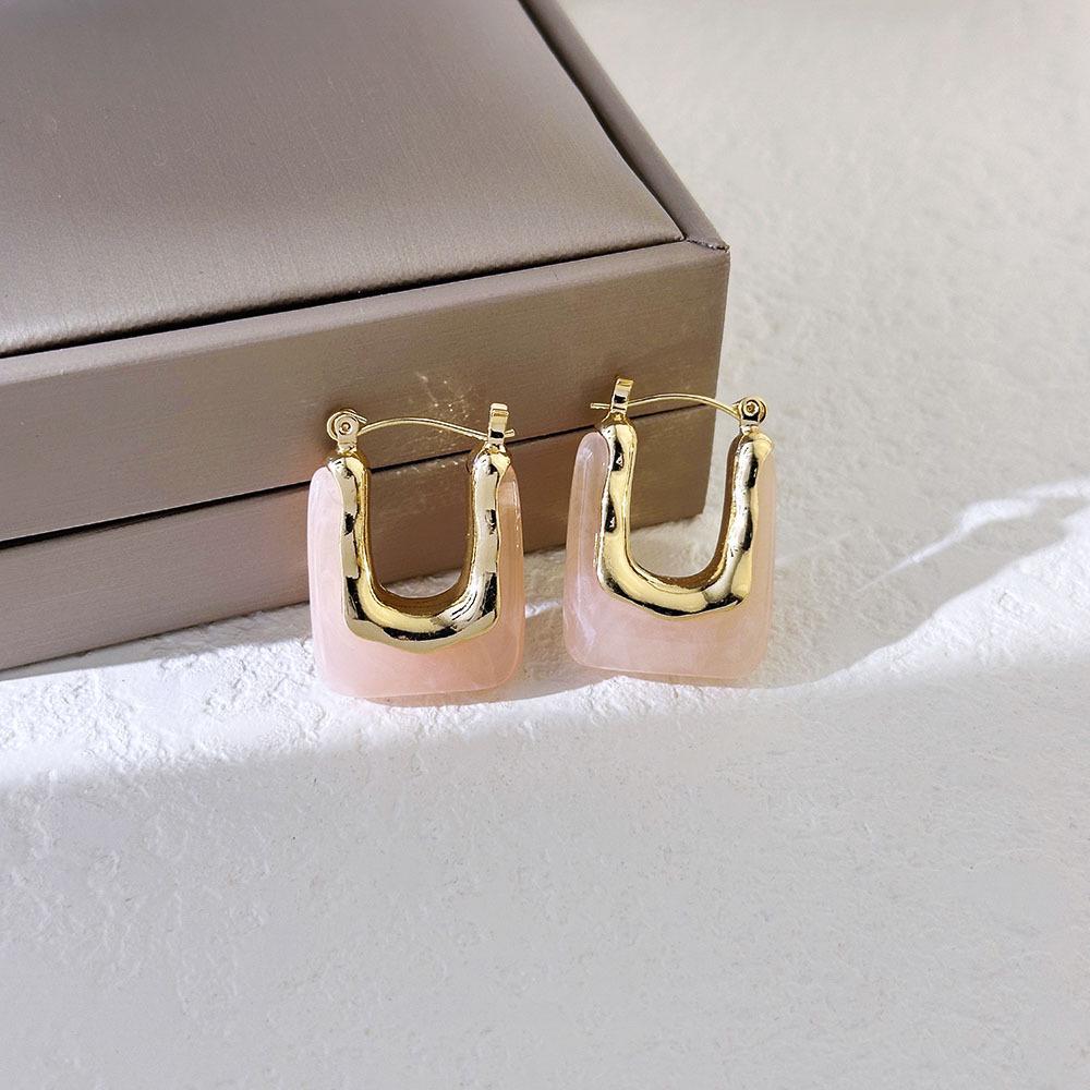 Hong Kong Style Retro U-Shaped Earrings: Elegant, Simple Design, Fashionable Light Luxury for Women