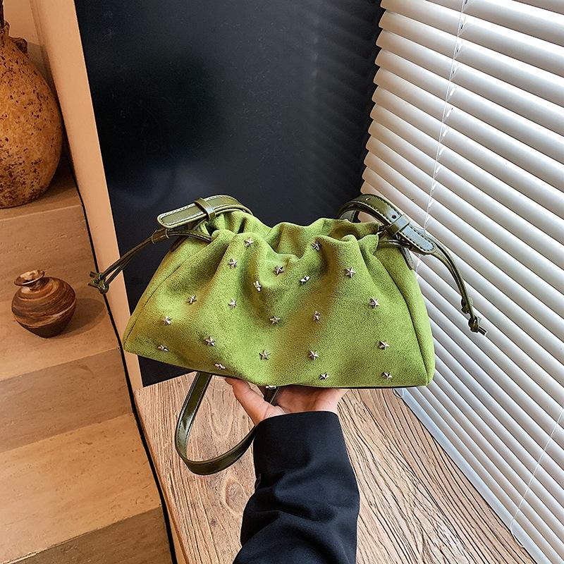 

Retro niche bag women s new autumn and winter versatile shoulder messenger bag pleated bucket bag зелёный