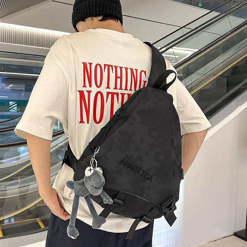 trendy tooling postman letter breast bag men's and women's cycling daily commuting large-capacity messenger bag