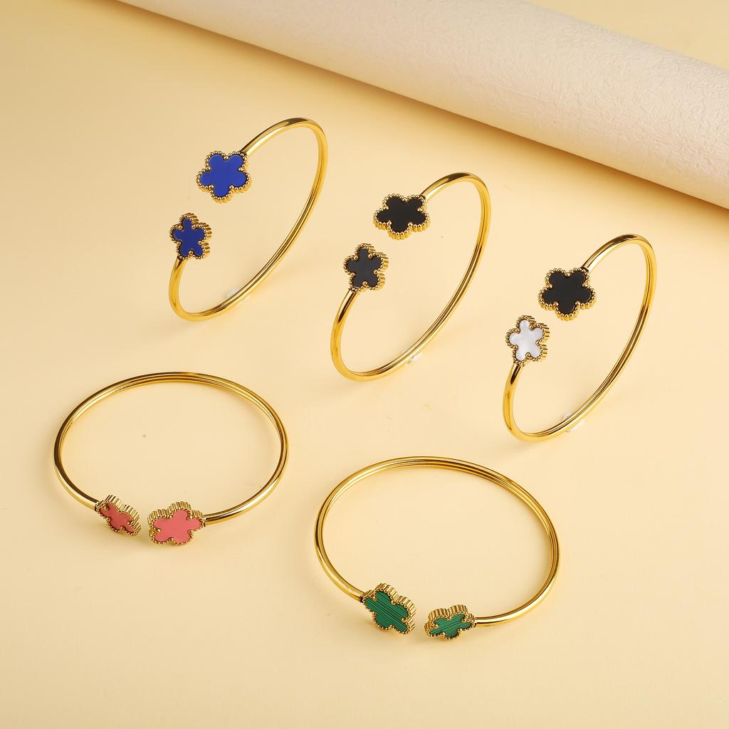 Klassisches Luxus Fünf-Blatt-Blumen Edelstahl Offener Armreif Glücksklee Armreif Mädchen Mädchen Jubiläum Hochzeitsschmuck Cl