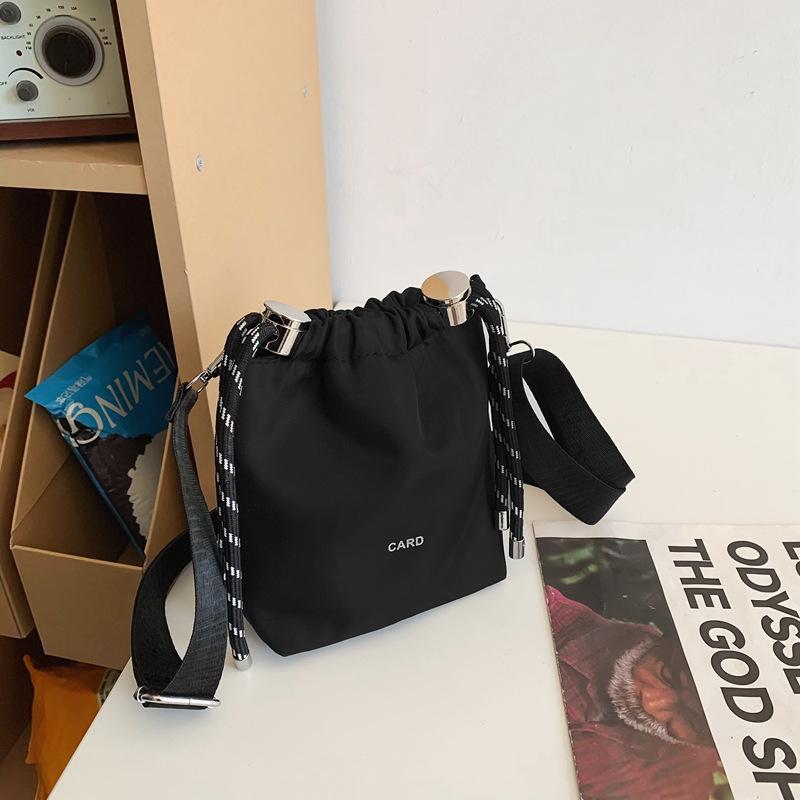 

Premium texture bucket bag 2025 new fashion versatile chain bag niche design fashion shoulder messenger bag 16*7*17 чёрный