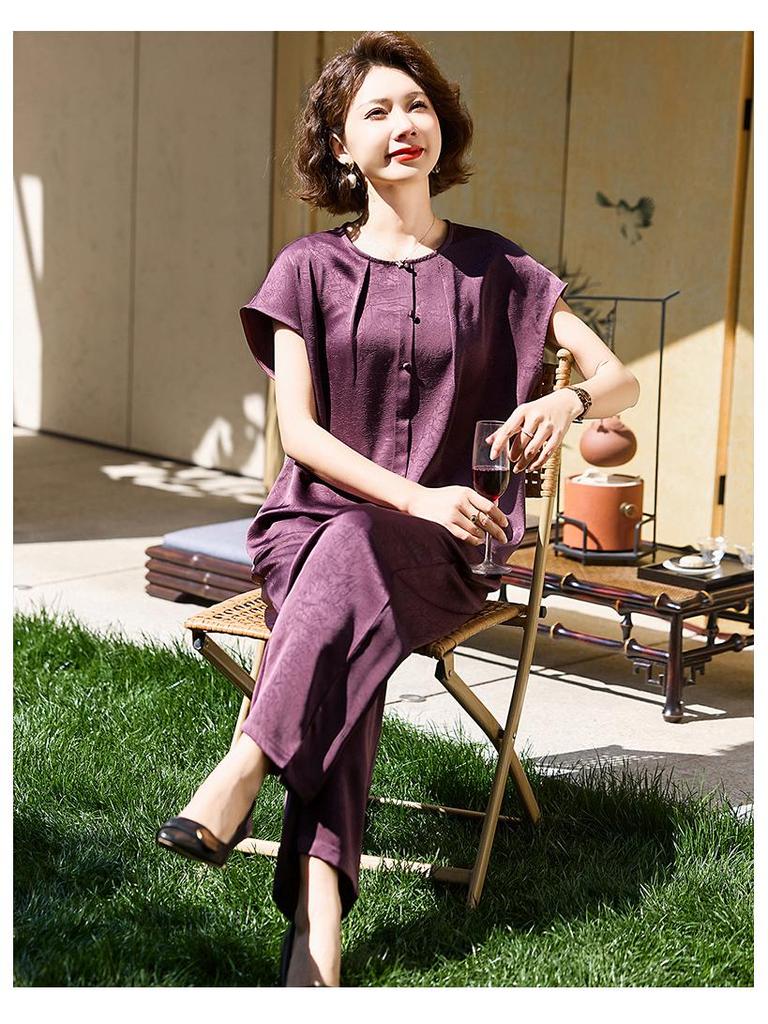 Mom’s Summer Fashion: Elegant Two-Piece Slimming Set for Middle-Aged & Elderly Women