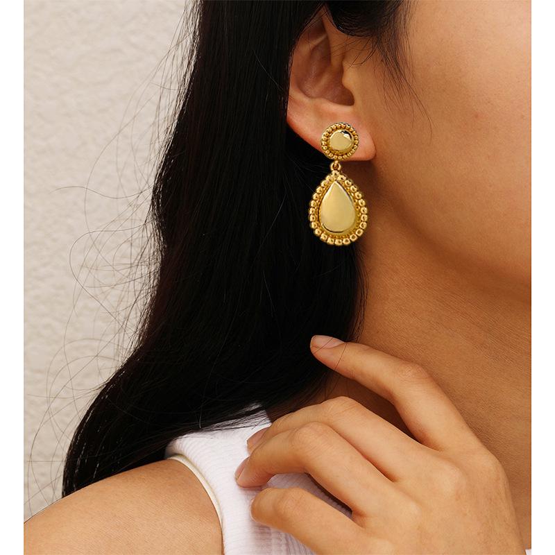 European & American New Metal Heart Lace Earrings: High-End, Fashionable, Luxurious, Versatile Temperament with Silver Needle