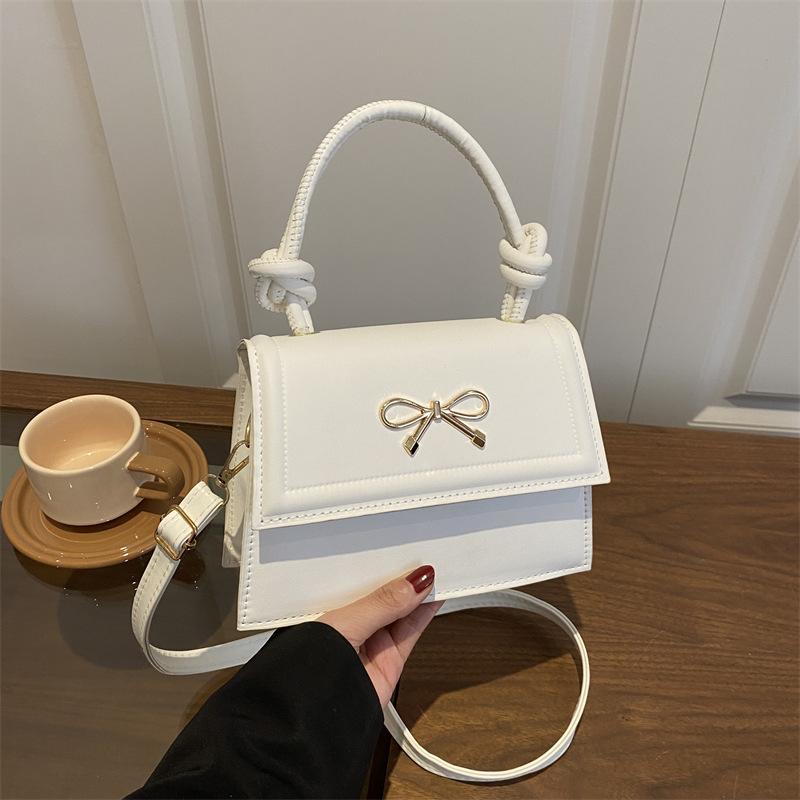 Today's popular bags are women's fashion textured shoulder messenger bags, bow women's bucket bags.