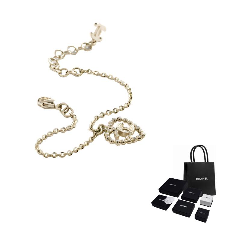 

CHANEL [25P Spring and Summer] Hollow Love Logo Design Metal Bracelet Women s Gold золотий