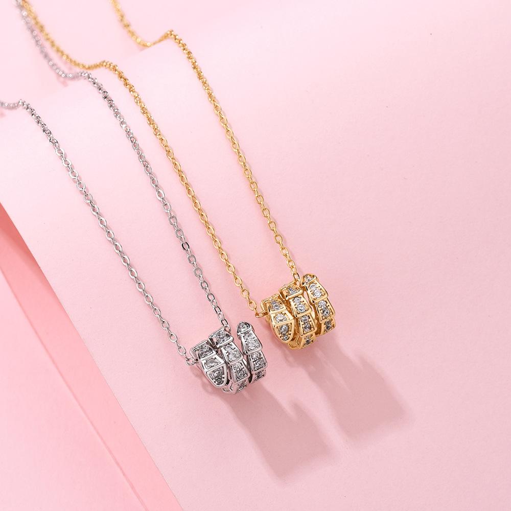 Bao J Fan J Natural Fritillary Gourd Butterfly Clover Necklace Versatile Clavicle Chain