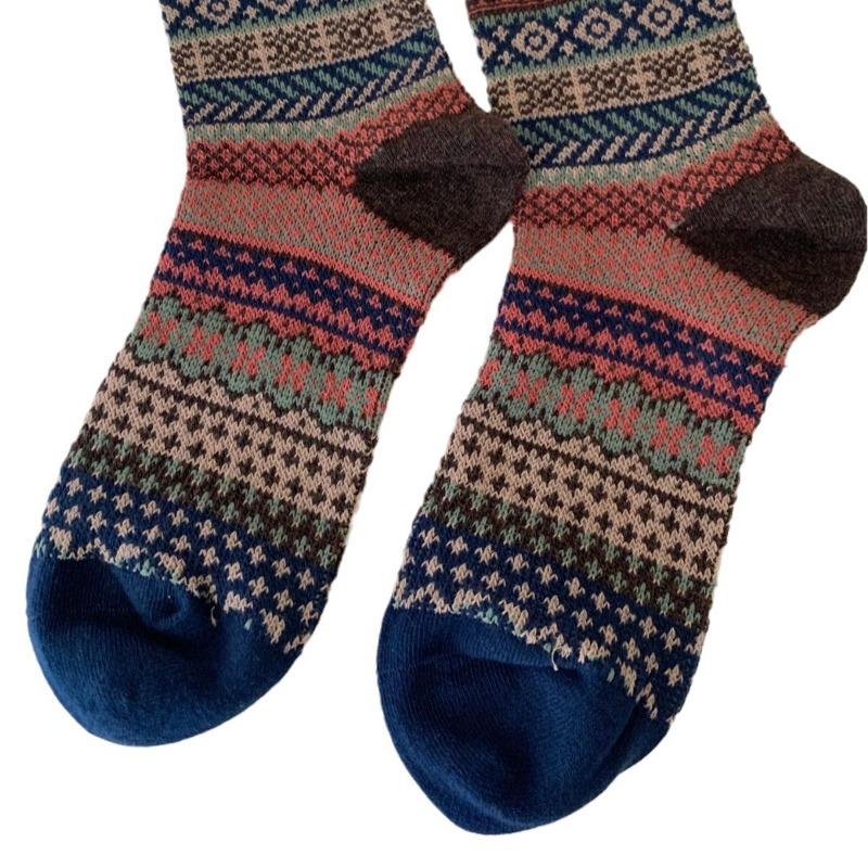 Autumn and Winter Socks: Women's Ethnic Style Thickened and Warm Combed Cotton Mid-calf Socks, Retro Style