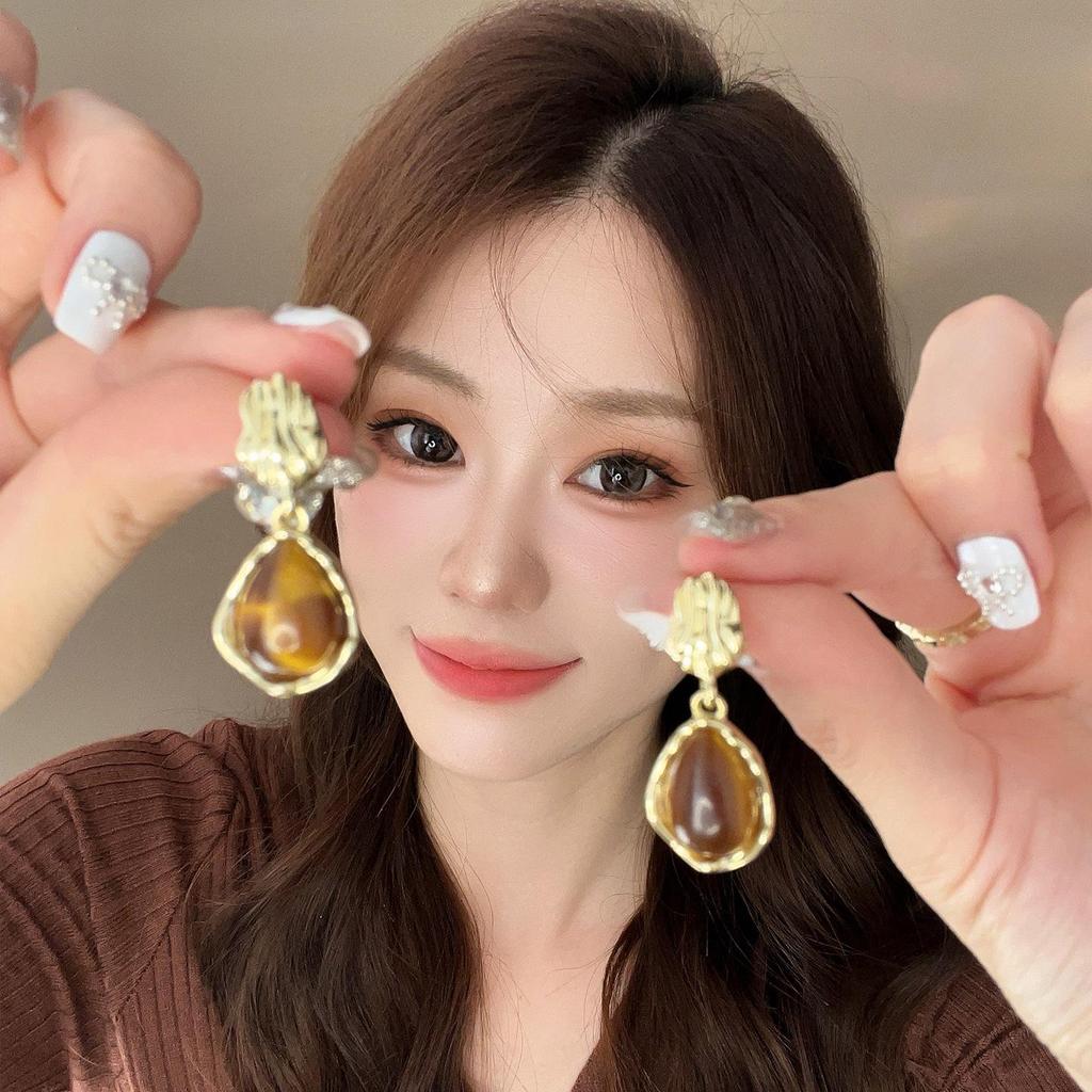 Autumn Retro Amber Stud Earrings - 2025 New Stylish High-End Design for Women