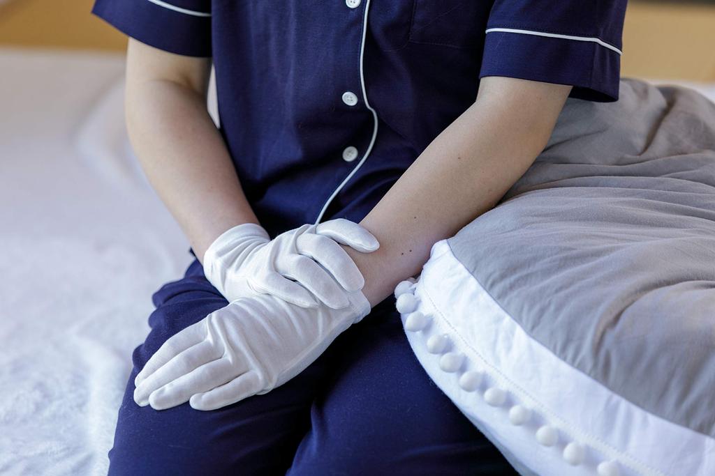 Pop Japanese Silk 2 Made with Natural Infection Unique Natural Soft Hand Prevents Hand Prevents and Includes Antibacterial Case Hand® Gloves, Pairs,