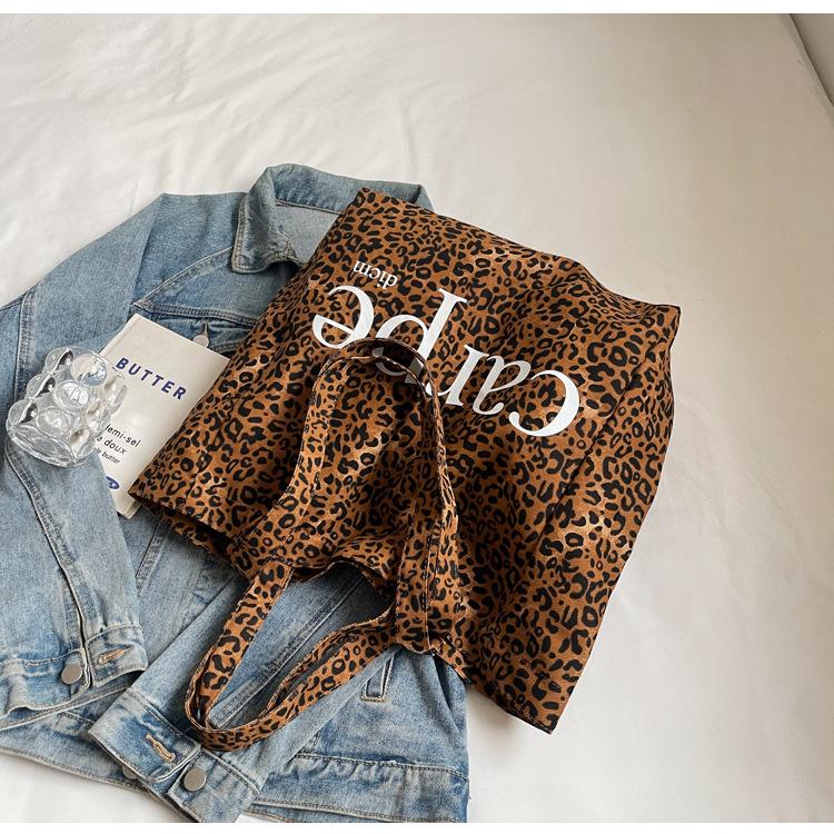 

Large-capacity leopard print fashion shoulder bag women s new simple personalized tote bag, large shopping bag, versatile travel bag
