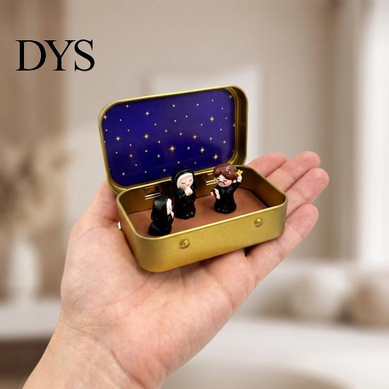 Artistic Desktop Decor 3Pcs/Set Mini Praying Figurines in A Box with Starry Sky, Scene Micro Landscape Ornament Religious Ornament, Portable