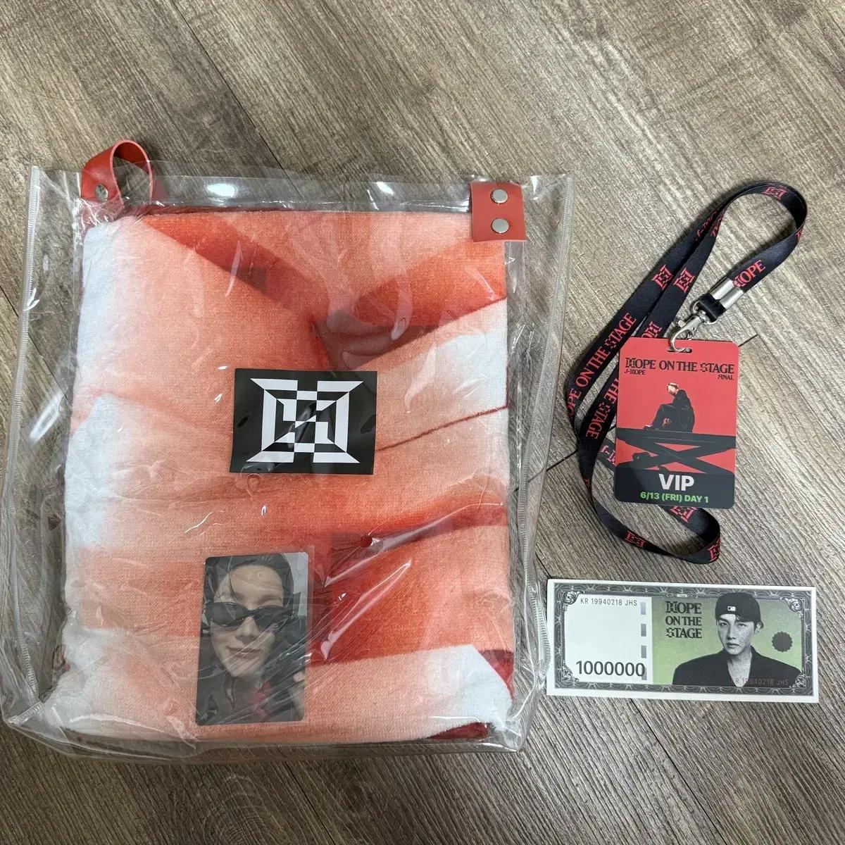 

BTS Предзаказный бонус к финальному подарку на концерте J-hope Hop On