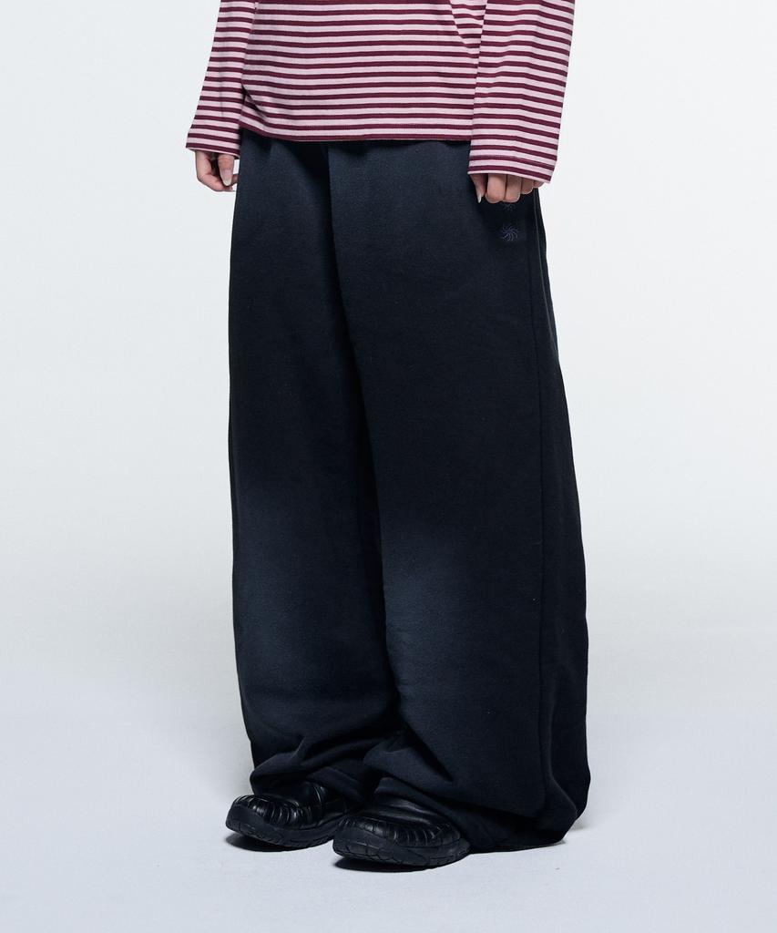 THE COLDEST MOMENT Tcm Flower Washed Sweat Pants (Black)