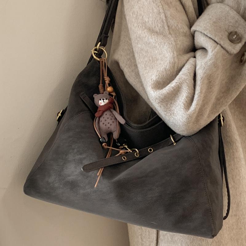 Retro suede tote bag women's new fashionable large-capacity commuting high-value fashionable casual shoulder bag bag
