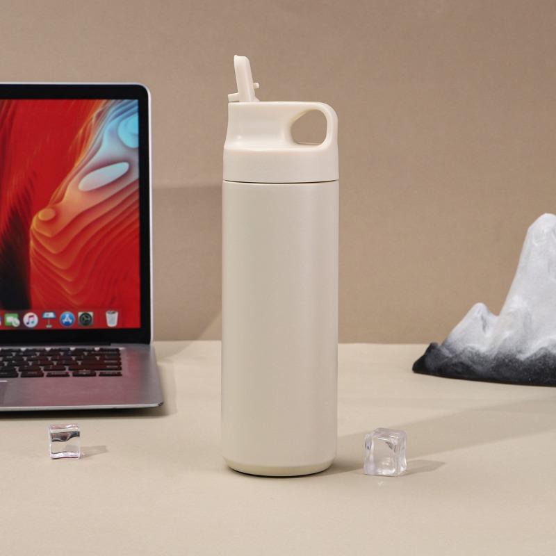 550ml Mattierter 304 Edelstahl Isolierbecher, Klappdeckel mit Strohhalm Wasserflasche für Büro & täglichen Gebrauch