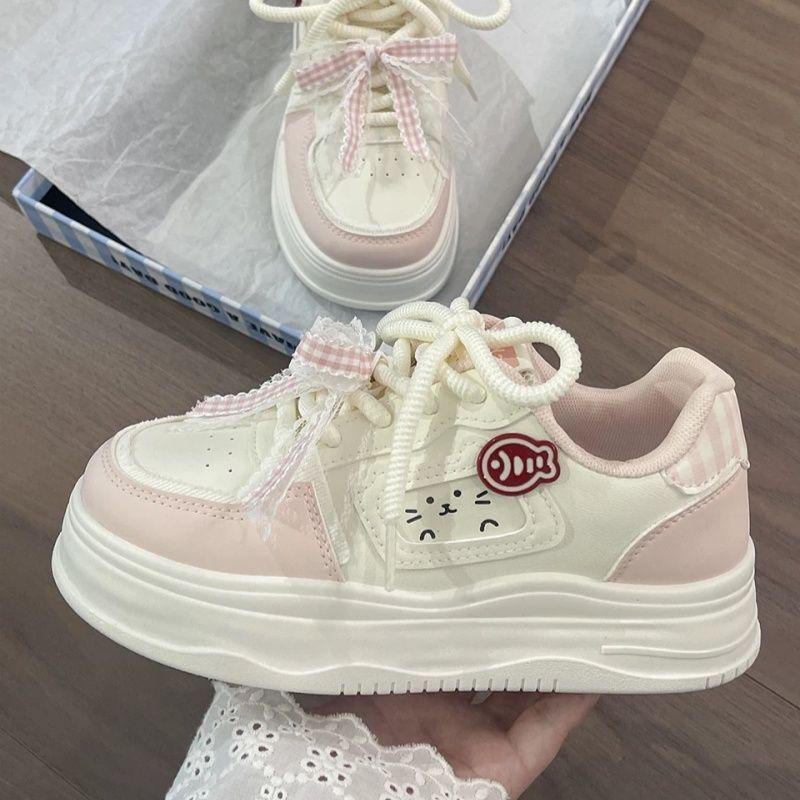 Małe Białe Buty Damskie Nowe Gruba Podeszwa Zwiększające Wzrost Sportowe Buty Chlebki Lekkie i Wszechstronne Codzienne Buty