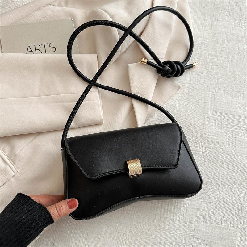 This year's popular fashion Korean version of solid color texture knotted shoulder strap messenger bag 2025 new versatile ins small square bag