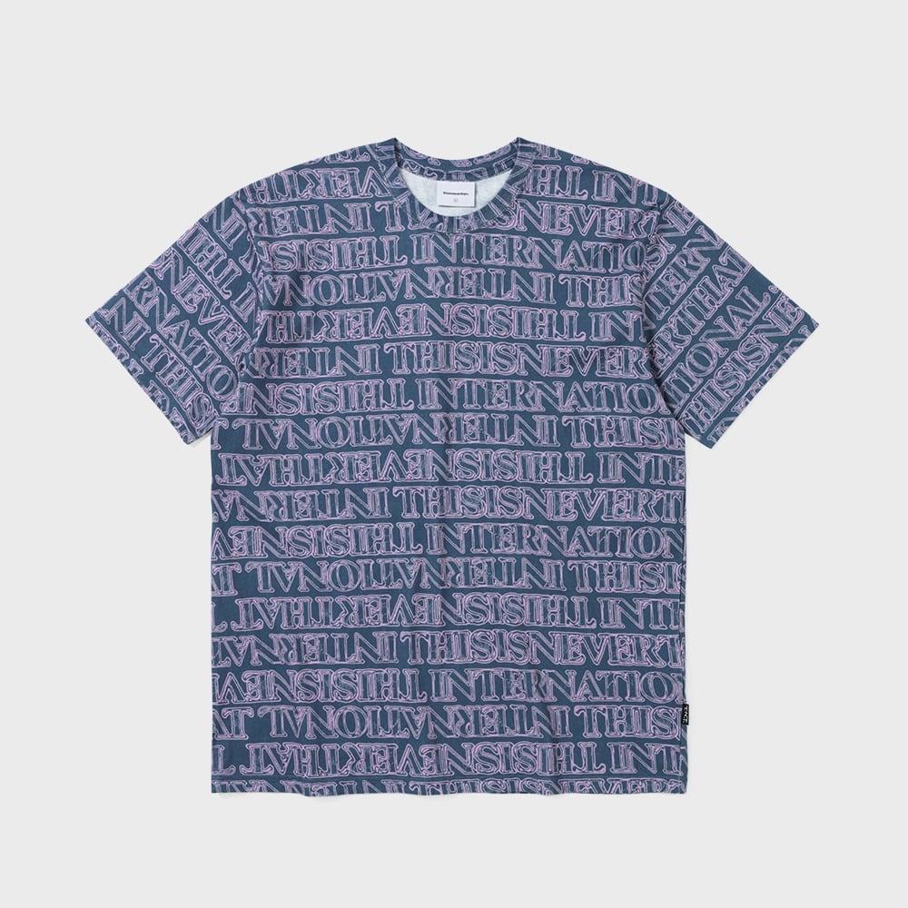 Эта футболка с логотипом ThIs Is Never That Glass, темно-синяя S