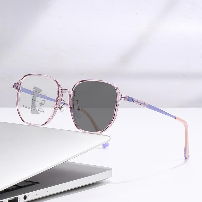 Simple And Fashionable Versatile Square Multifocal Photochromic Reading Glasses Blue Light Blocking Eye Protection Unisex