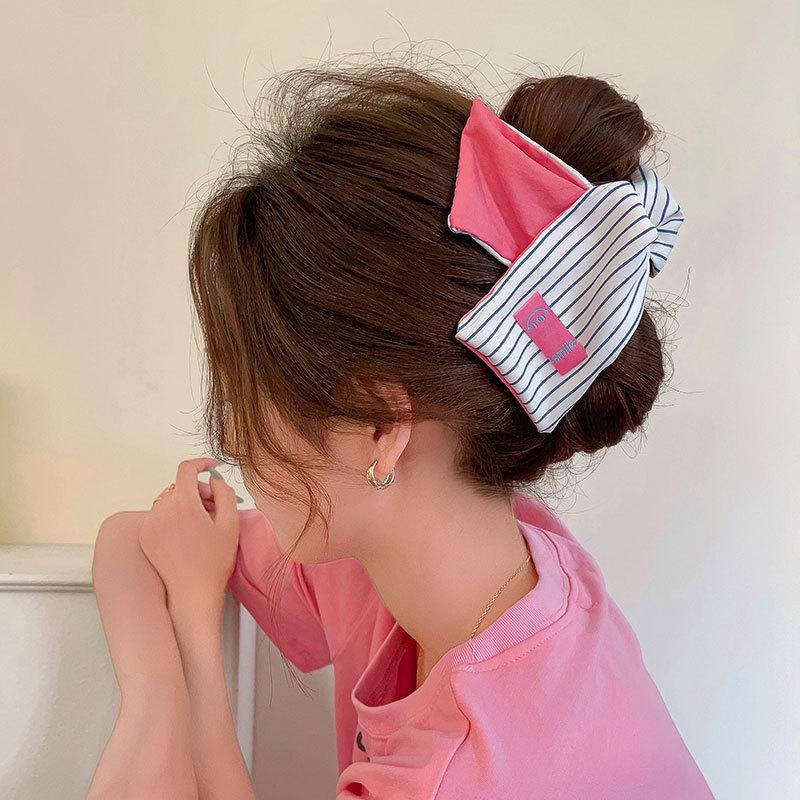 

Color-Blocked Striped Triangular Shark Clip - Summer Luxury Large Voluminous Updo Hair Clutch for Women (Behind-the-Head Design)