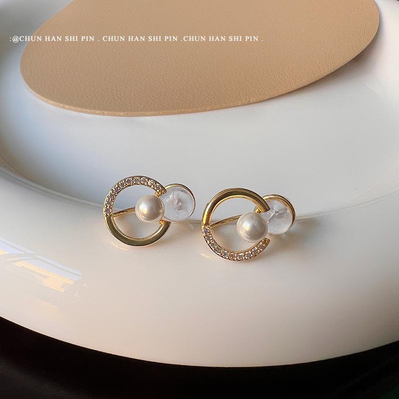 Silicone painless ear clips, no ear piercings, women's high-end earrings, niche temperament, pearl earrings clips, stud earbone clips.