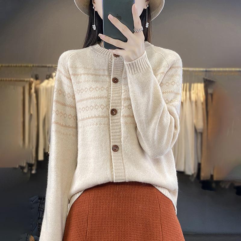 Retro Crew Neck Cardigan Women s Autumn and Winter Fashion Versatile Knitted Top Jacket S 7526₽