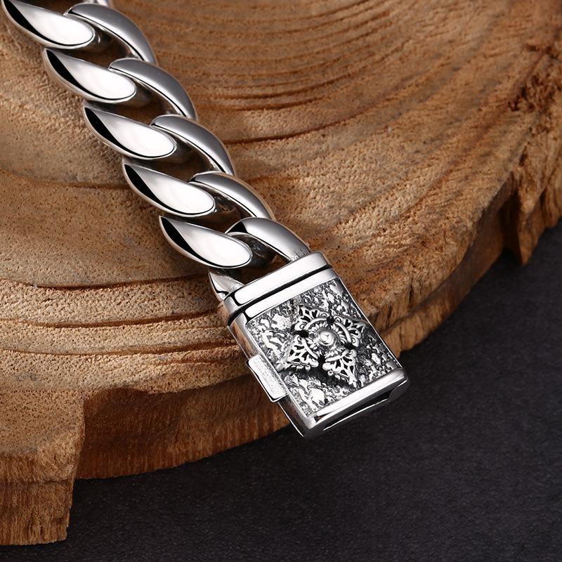 Nowa diamentowa bransoletka kubańska z tłuczkiem jest władcza, modna, retro, luksusowa i wysokiej klasy.