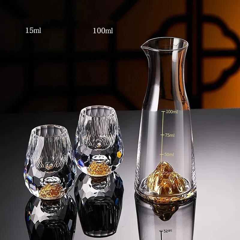 Kreativní křišťálová karafa na whisky s vestavěnou zlatou horou | Mini kelímek na víno a dávkovač