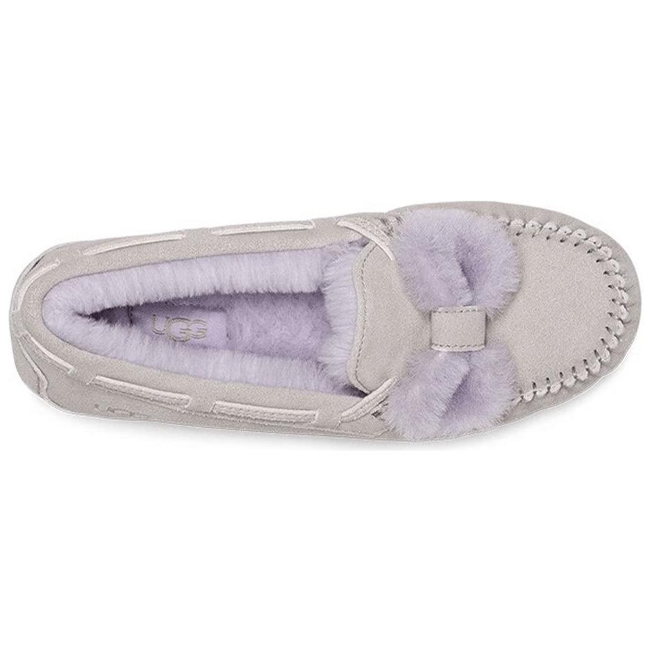 UGG Dámské mokasíny z ovčí kůže s plyšovou podšívkou, kulatou špičkou a nazouvacím designem, hnědé 1135112-GOA