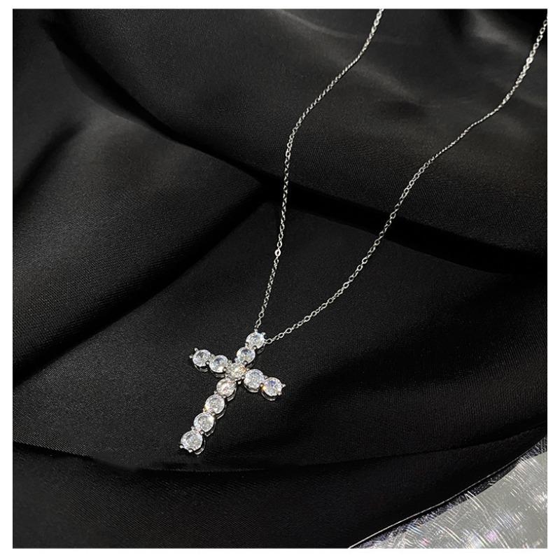 Exclusive Cross Necklace - Luxurious and Sophisticated Style - Zirconium Gemstone - Stackable - Versatile Collar Chain