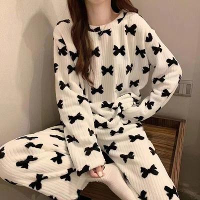 Tatlı Sevimli Ayı Papyon Elma Pijama Kadın Rahat Gevşek Sonbahar ve Kış Kalınlaşmış Sıcak Gecelik Takım Elbise Dışında Giyilebilir