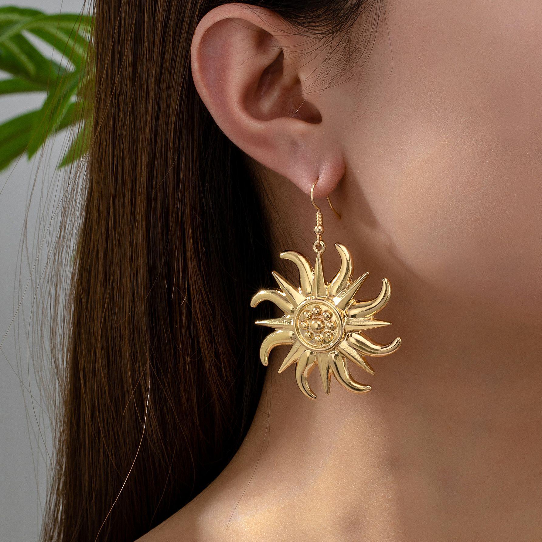 

Exaggerated Retro Sunflower Earrings - Gold-Plated Stainless Steel Geometric Jewelry