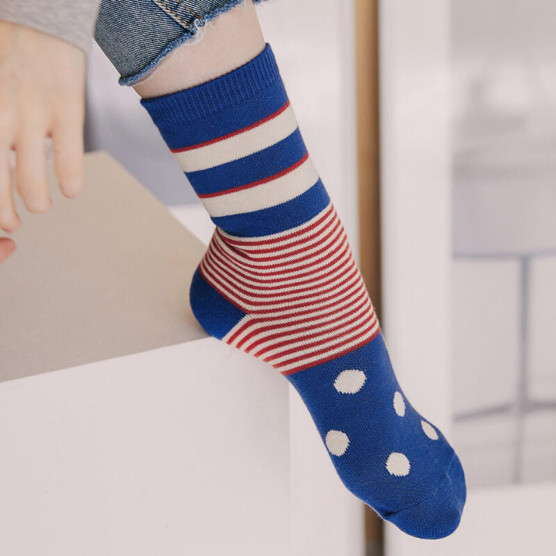

Unisex Unique Style Blue Red Socks HM80UNI