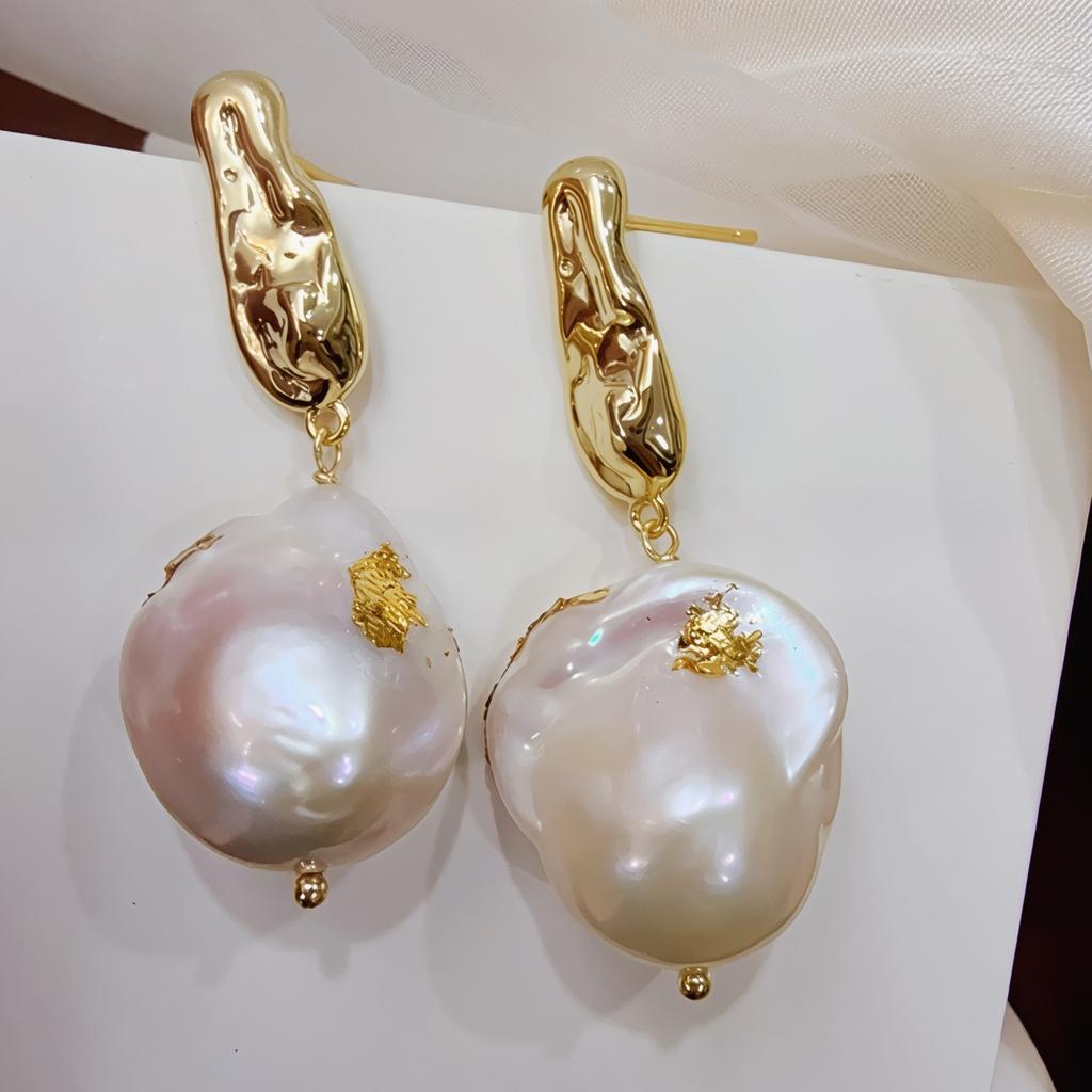 Send girlfriend exaggerated versatile earrings original natural baroque pearl stud earrings gold foil handmade jewelry earrings women