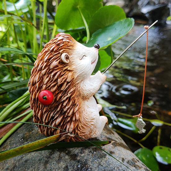 Fishing Hedgehog Figurine Resin Hedgehog Collectible Ornament Miniature Angler Hedgehog Statue for Fish Tank Aquarium