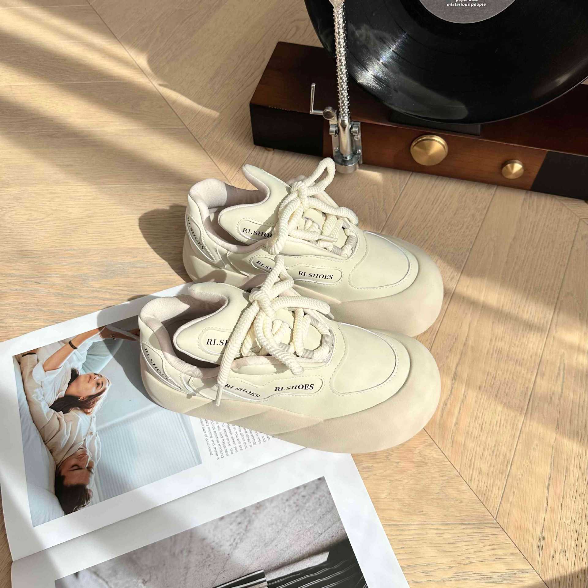 

Осенние и зимние туфли Cloud Board, женские туфли на платформе с заячьими ушками, повседневные туфли с принтом кролика, милые модные универсальные спортивные туфли с большой головой 40