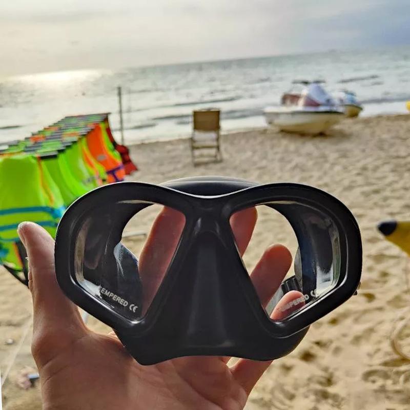 Low Volume Freediving Mask, Tempered Glass Lens Soft Silicone Waterproof Diving Gear for Snorkeling Spearfishing
