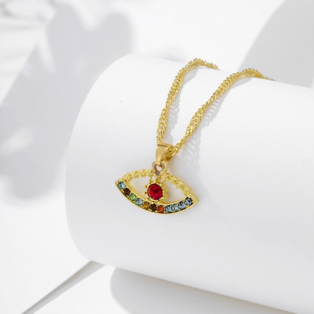 Beautifully Alloy Crafted Moon And Leaf Pendant Necklace With Dazzling Embellishments Rhinestone