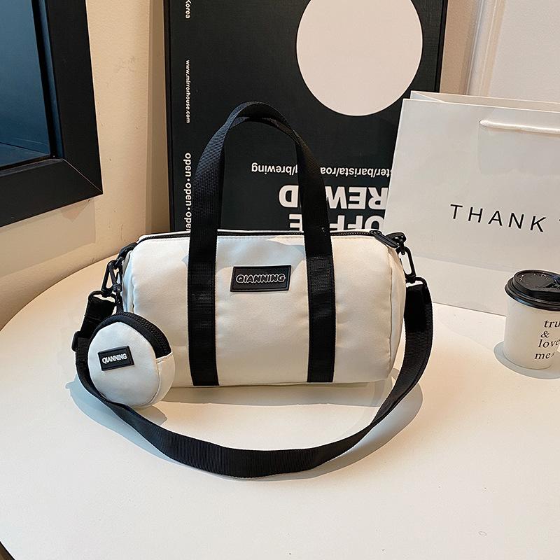 High value bag, women's campus lightweight portable pillow bag, new leisure sports going out messenger bag