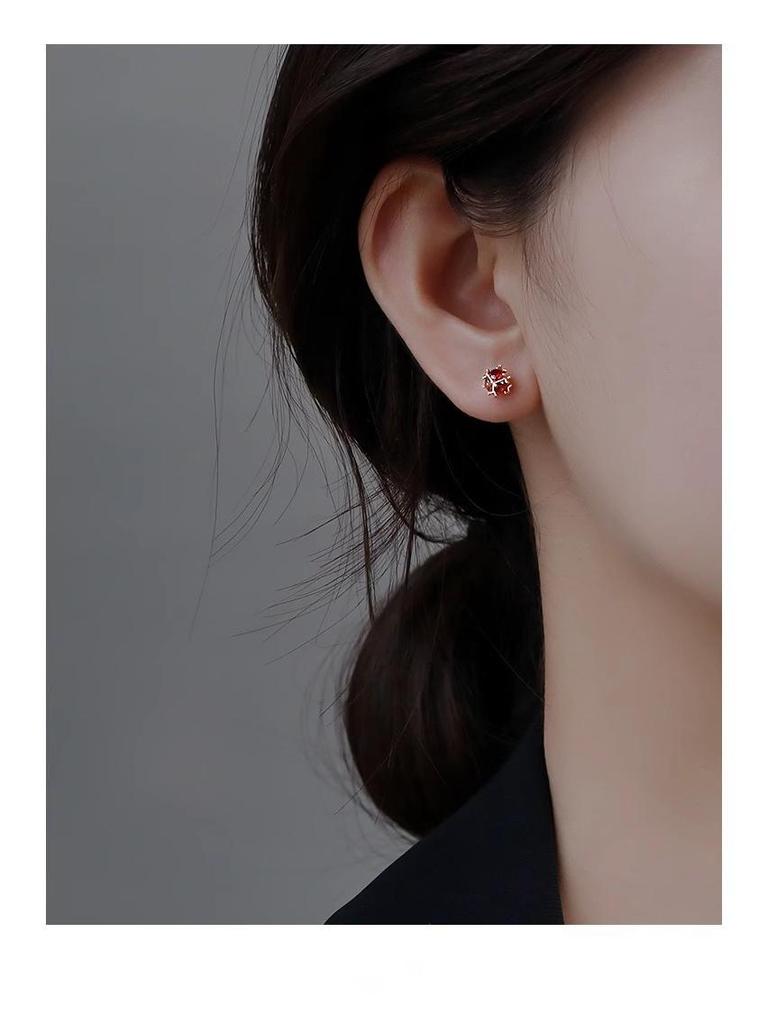 S925 Silber Roter Zirkon Kongming Schloss Ohrringe - Chinesischer Retro-Stil für Damen, Perfekt für Neujahr und Weihnachten