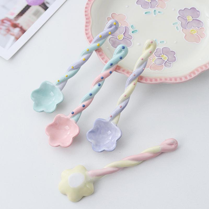 1Pc Ceramic Long Handle Spoon Cute Ice Cream Hand Painted Dessert Spoon With Long Handle Kitchen Tableware Accessories