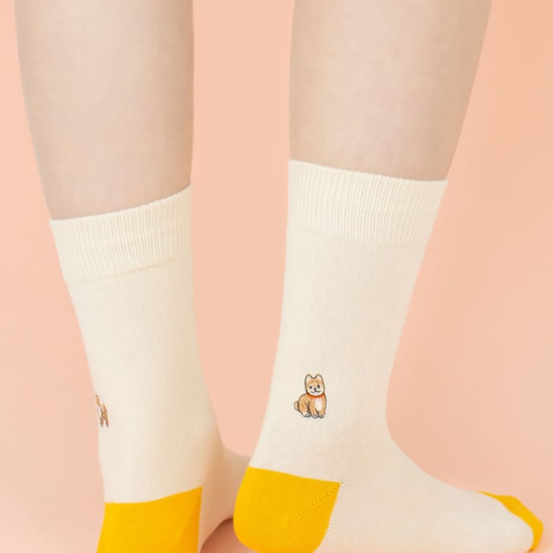 SNOOZY Pomeranian Puppy Embroidered Socks (Ivory Yellow)