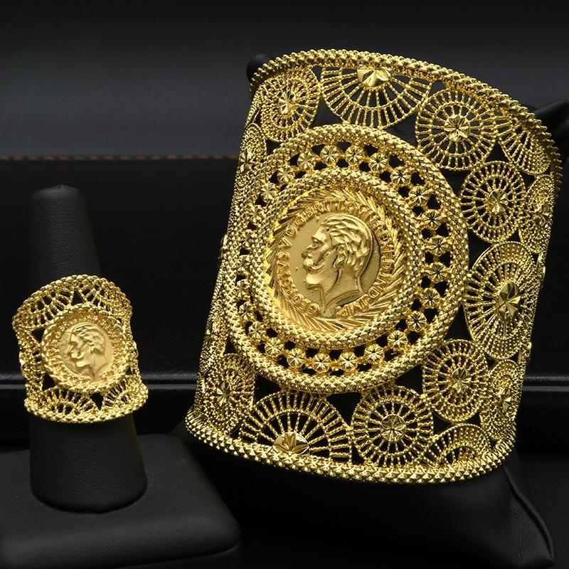 

2026 open bracelet holding non-fading jewelry bracelet ring fashion European and American wedding women s large bracelet Resizable