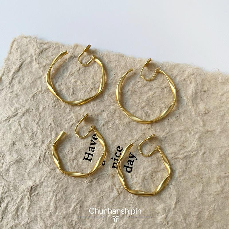 Korean Version of Minimalist Twisted Metal Cold Ear Clips Matte Texture Semi-round Movable Without Ear Holes Integrated Mosquito Coil Disc