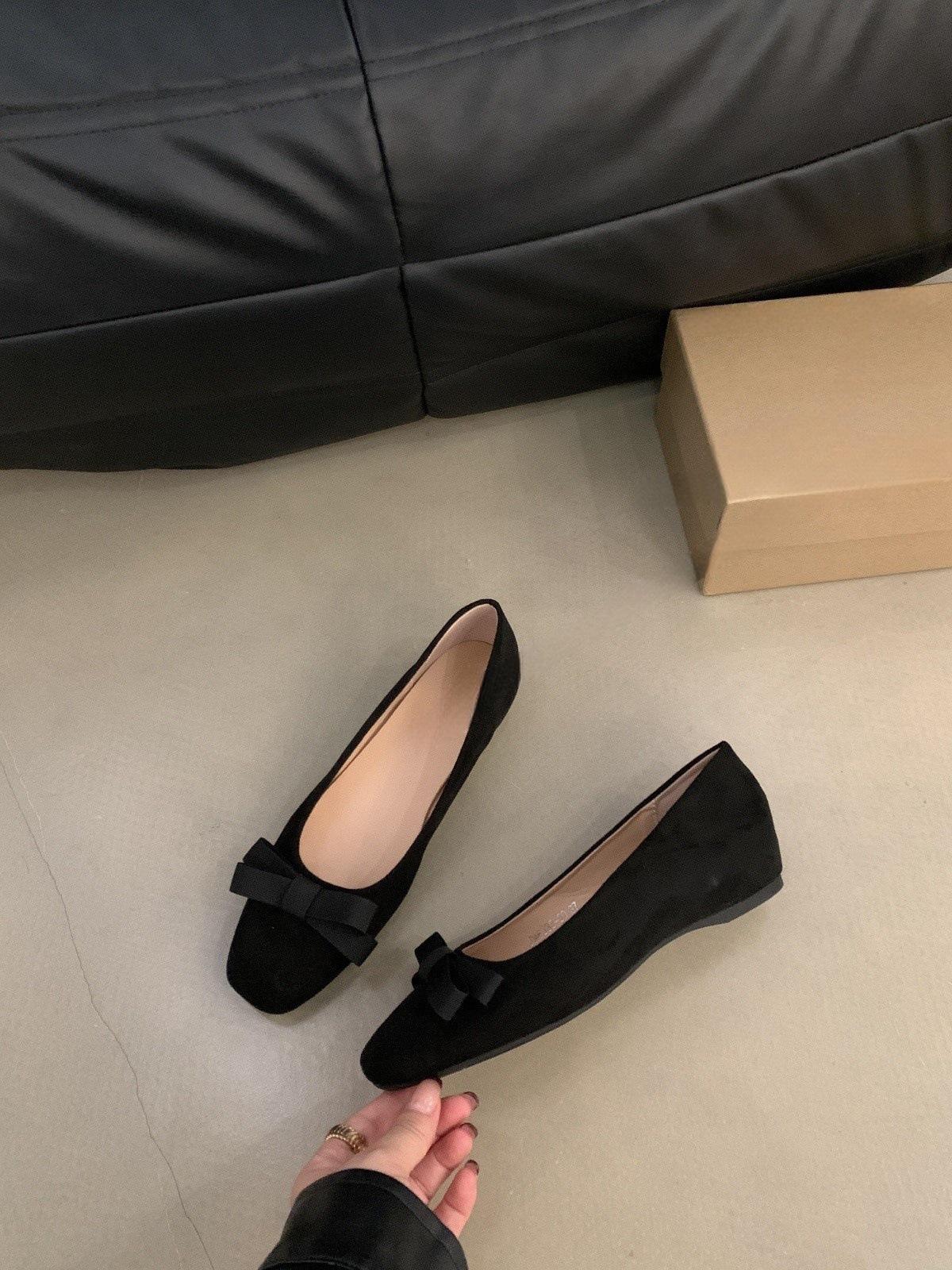 

French inner height-increasing patent leather bow light mouth square head single shoes women s 2025 new shoes commuter versatile soft-soled ladyshoes 35