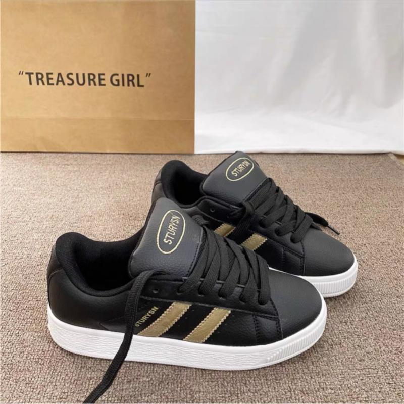 Lässige Brotschuhe Damen 2025 Frühling und Herbst neue dicksohlige beliebte Sport-Board-Schuhe flachsohlige vielseitige Nischen-weiße Schuhe