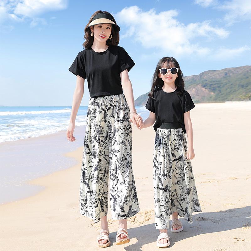 2025 New Summer Family Outfits: Parent-Child Matching Slim Suits for 3-4 People