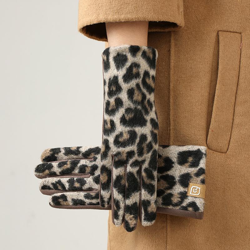 Leopard print fashion warm gloves women s velvet thickened cold and windproof gloves are popular